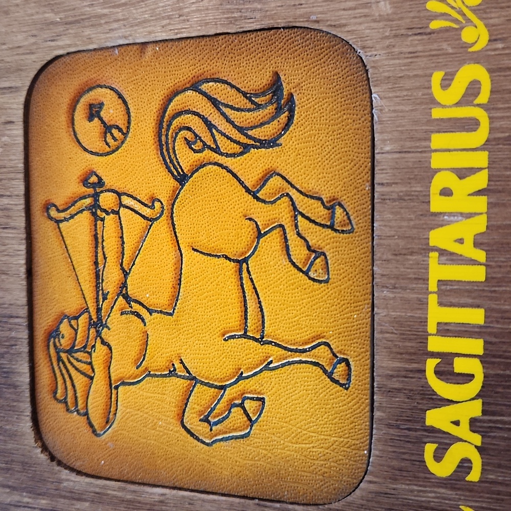 Vintage 1978 Wood Sagittarius Wall Hanging Plaque - Picture 2 of 3